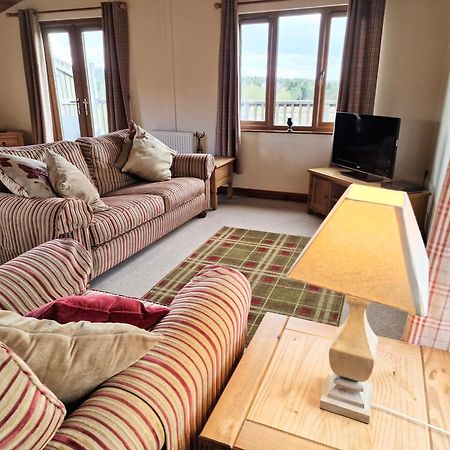 Lomond 5 With Private Hot Tub - Fife - Loch Leven - Lomond Hills - Pet Friendly Villa Kelty Eksteriør bilde