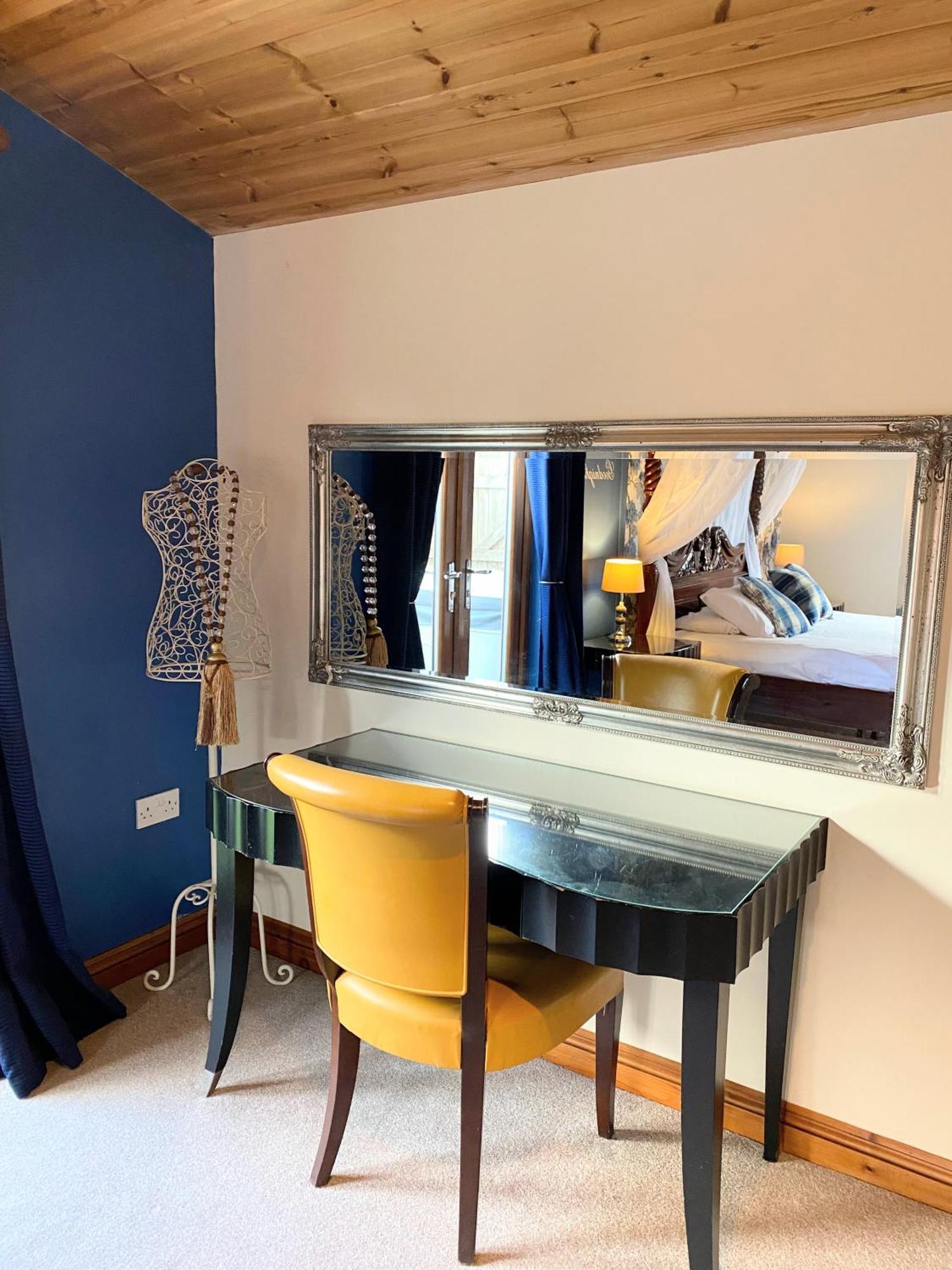 Lomond 5 With Private Hot Tub - Fife - Loch Leven - Lomond Hills - Pet Friendly Villa Kelty Eksteriør bilde