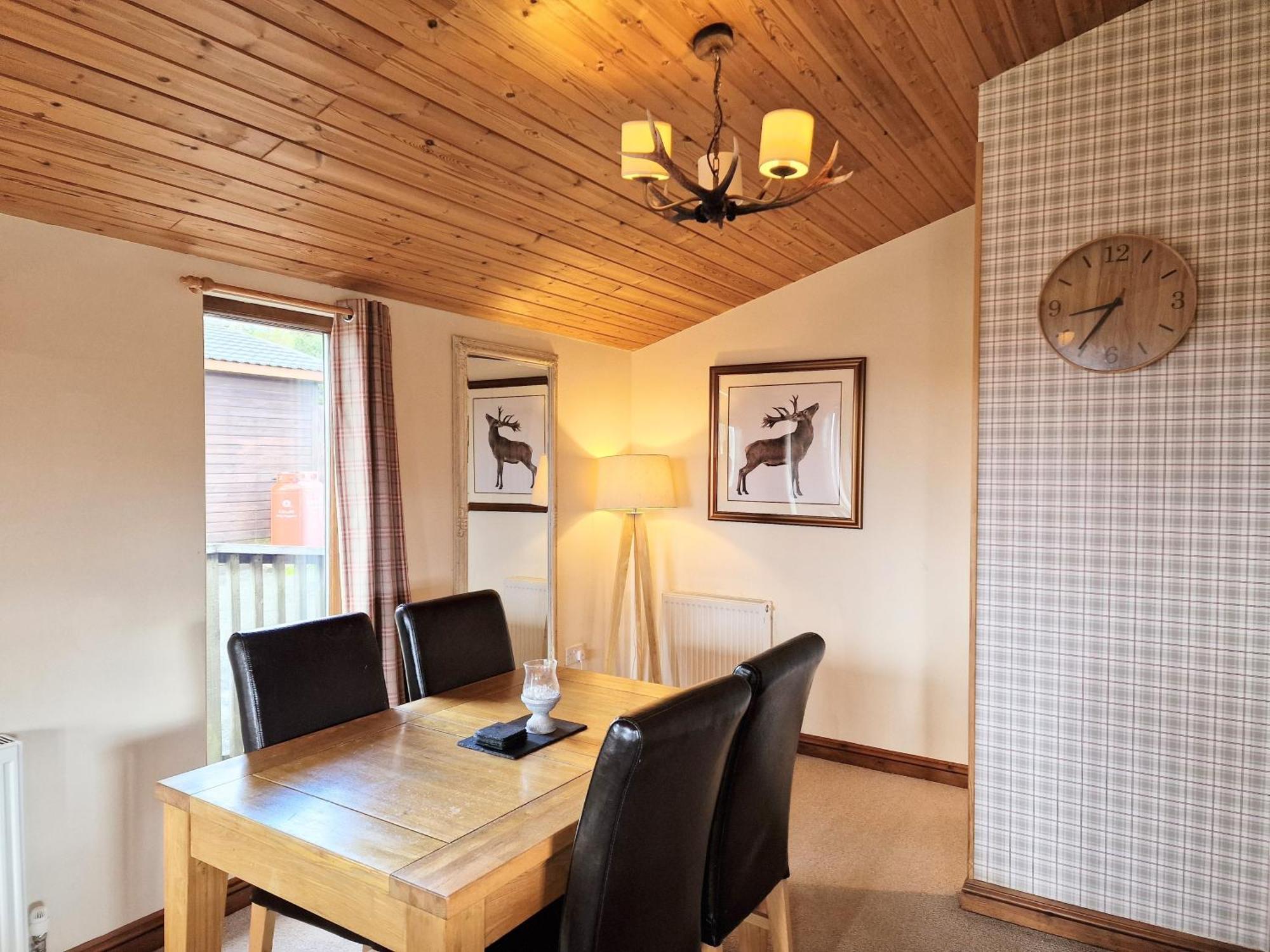 Lomond 5 With Private Hot Tub - Fife - Loch Leven - Lomond Hills - Pet Friendly Villa Kelty Eksteriør bilde