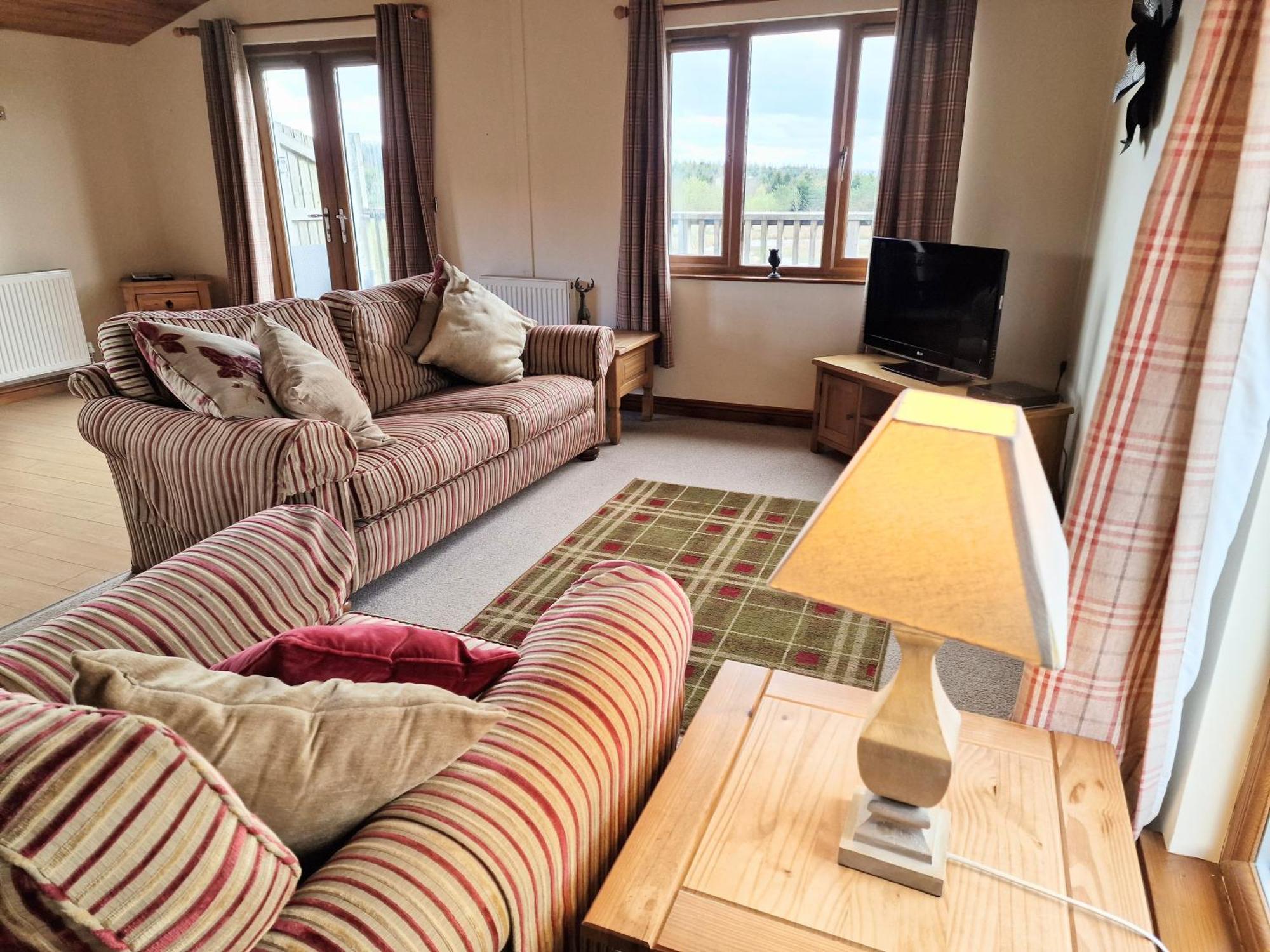 Lomond 5 With Private Hot Tub - Fife - Loch Leven - Lomond Hills - Pet Friendly Villa Kelty Eksteriør bilde