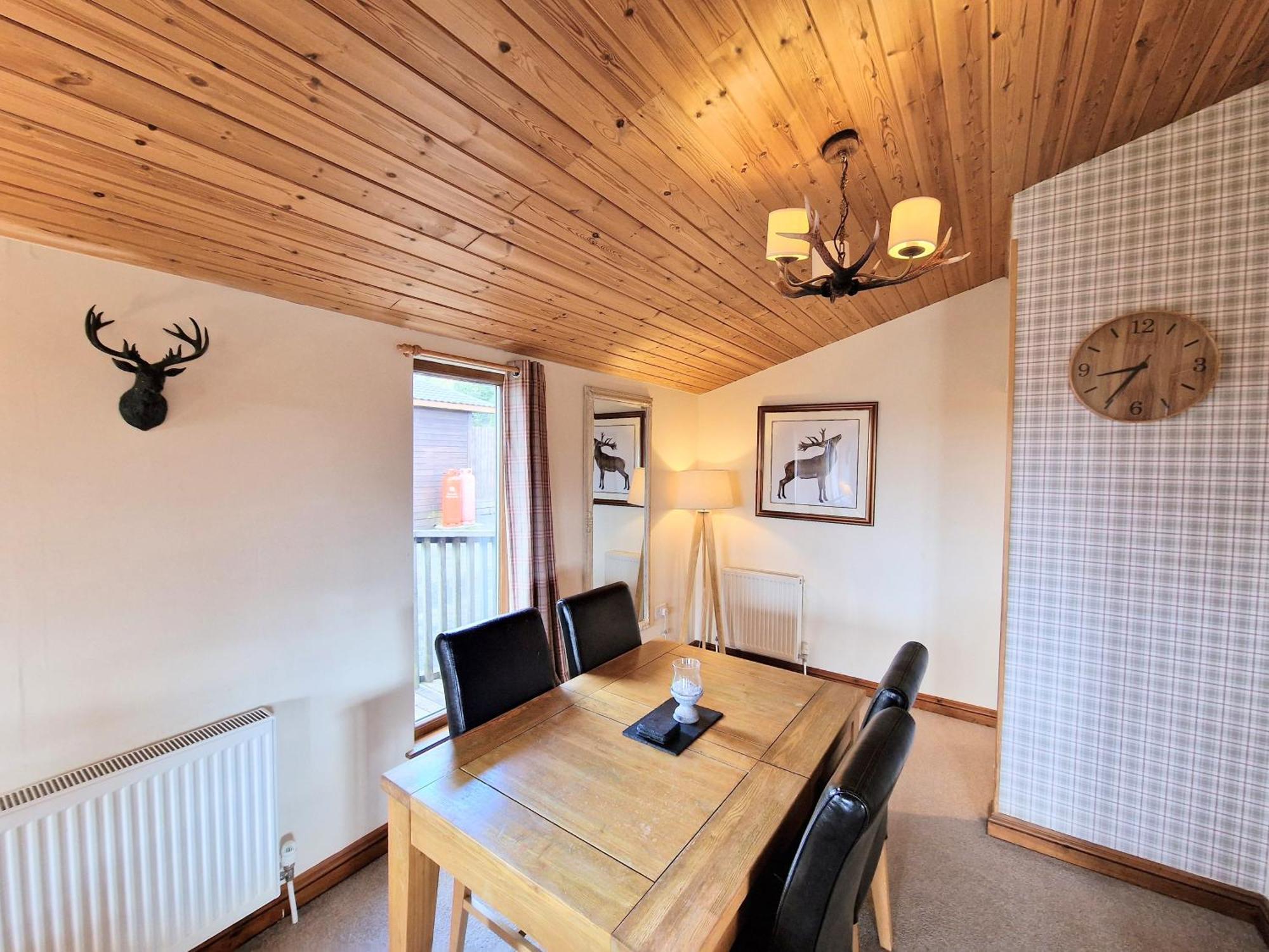 Lomond 5 With Private Hot Tub - Fife - Loch Leven - Lomond Hills - Pet Friendly Villa Kelty Eksteriør bilde