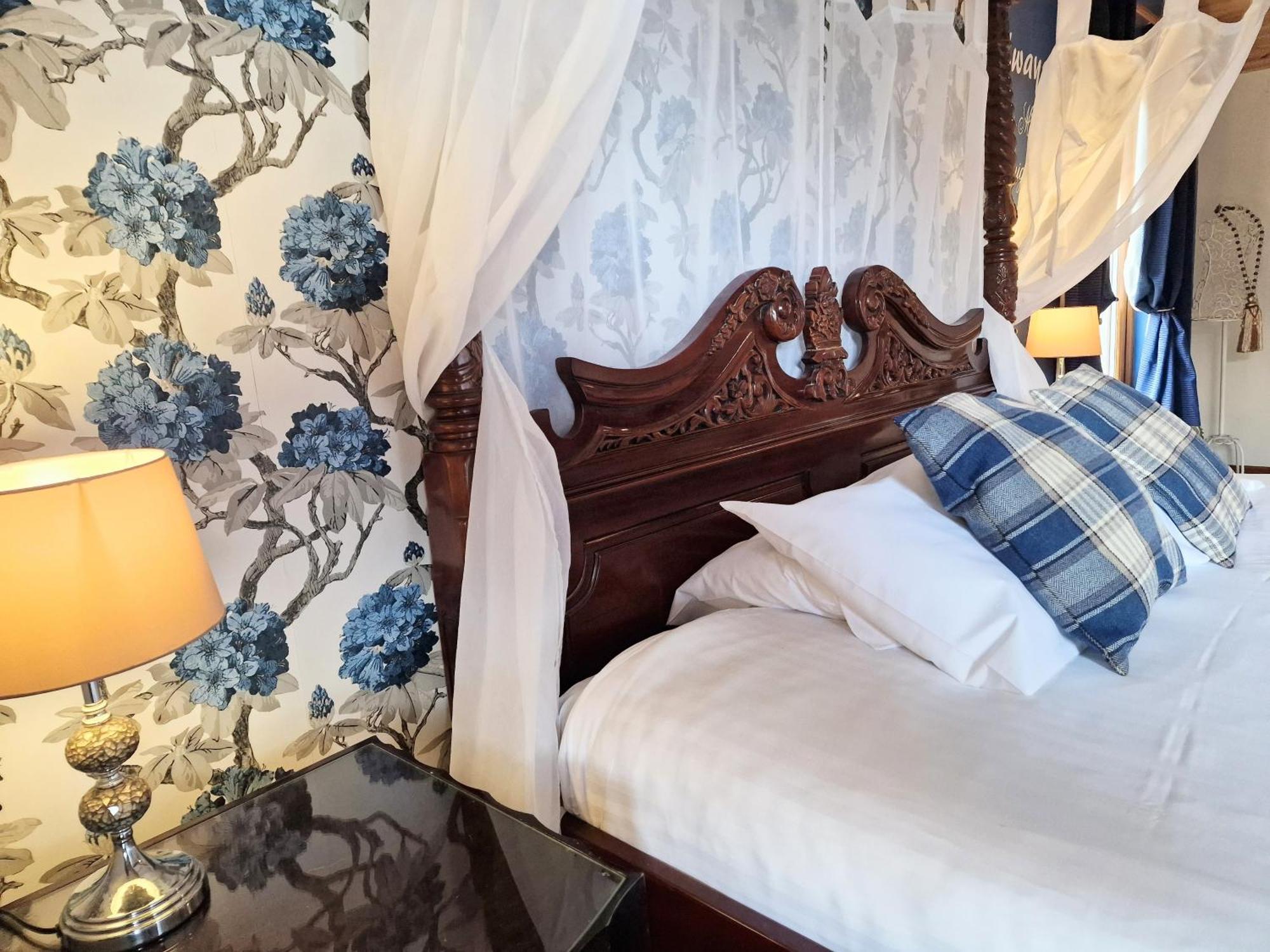 Lomond 5 With Private Hot Tub - Fife - Loch Leven - Lomond Hills - Pet Friendly Villa Kelty Eksteriør bilde